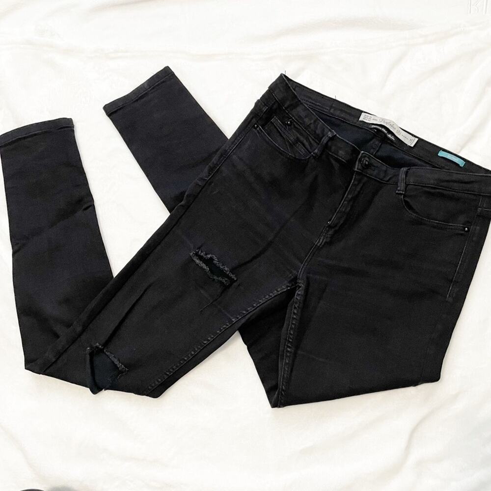 Zara Trafulac black ripped skinny jeans distressed denim size 8